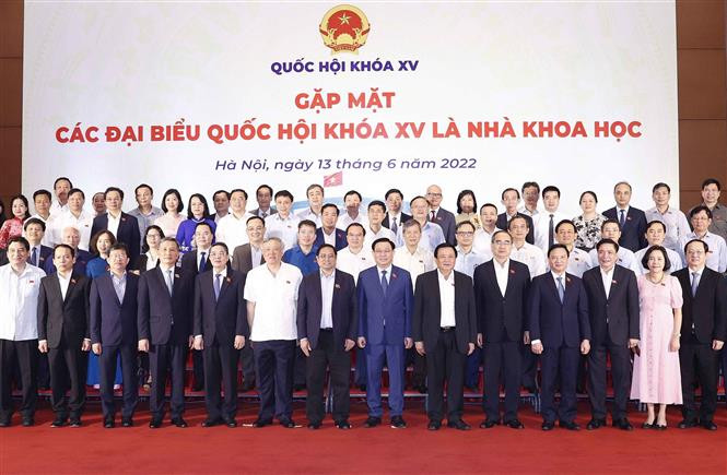 Thủ tướng Phạm Minh Chính và Chủ tịch Quốc hội Vương Đình Huệ với các đại biểu. (Ảnh: Doãn Tấn/TTXVN)