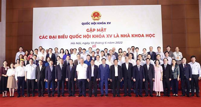 Thủ tướng Phạm Minh Chính và Chủ tịch Quốc hội Vương Đình Huệ với các đại biểu. (Ảnh: Doãn Tấn/TTXVN)