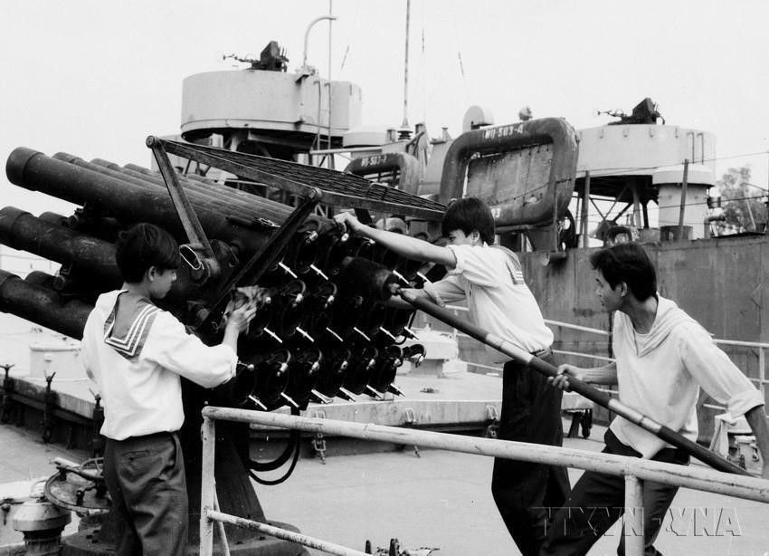 Lữ đoàn 125 Hải quân bảo vệ chủ quyền Tổ quốc ở quần đảo Trường Sa luôn hoàn thành tốt nhiệm vụ, bảo vệ được chủ quyền tài nguyên và các trạm dịch vụ khoa học, kinh tế phía Nam quần đảo. (Ảnh: Tứ Hải/TTXVN)