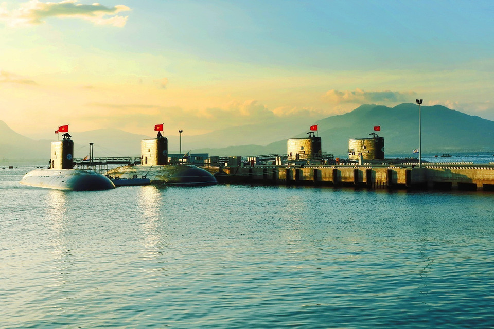 Toàn bộ 6 chiếc tàu ngầm hiện đại lớp Kilo 636 được đưa vào đội hình chiến đấu của Lữ đoàn Tàu ngầm 189, sẵn sàng tham gia các phương án tác chiến cao nhất; kịp thời đáp ứng nhiệm vụ bảo vệ chủ quyền biển, đảo Tổ quốc trong bất cứ hoàn cảnh nào. (Ảnh: Lâm Khánh/TTXVN)