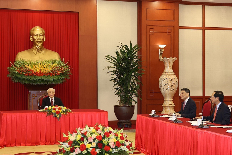 Tổng Bí thư Nguyễn Phú Trọng điện đàm với Tổng thống Indonesia Joko Widodo. (Ảnh: Trí Dũng/TTXVN)