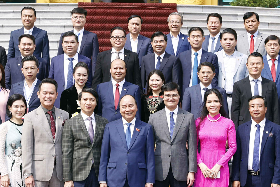 Chủ tịch nước Nguyễn Xuân Phúc với các đại biểu. (Ảnh: Thống Nhất/TTXVN)