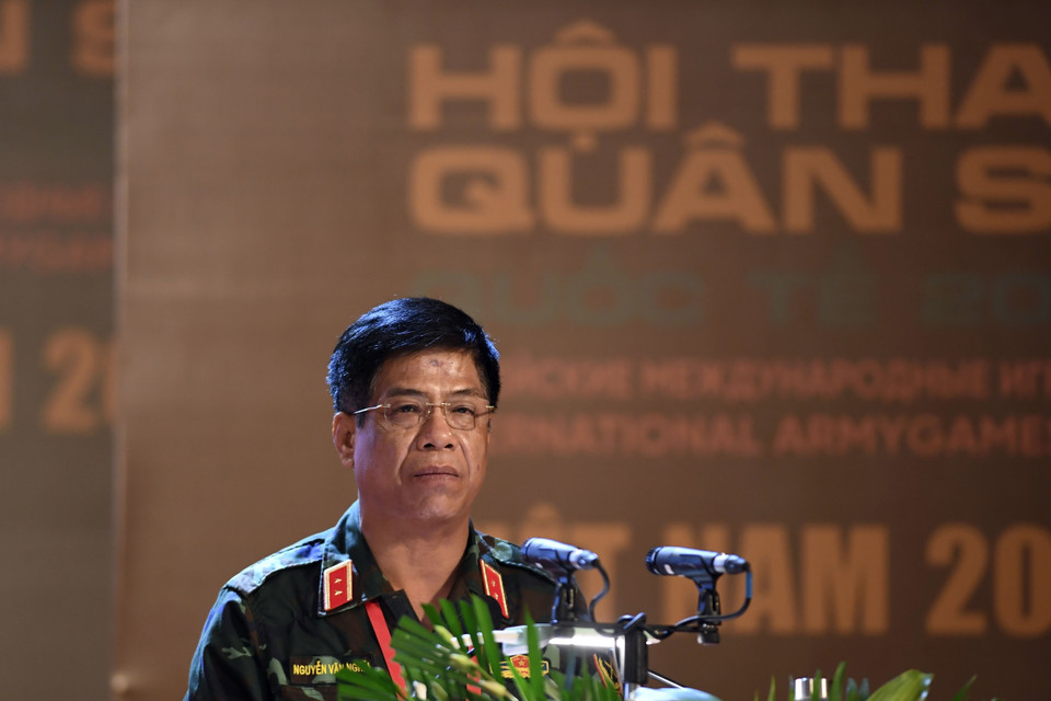 Trung tướng Nguyễn Văn Nghĩa, Phó tổng Tham mưu trưởng QĐND Việt Nam, Trưởng ban tổ chức Cuộc thi “Vùng tai nạn” trong khuôn khổ Army Games phát biểu khai mạc. (Ảnh: TTXVN phát)