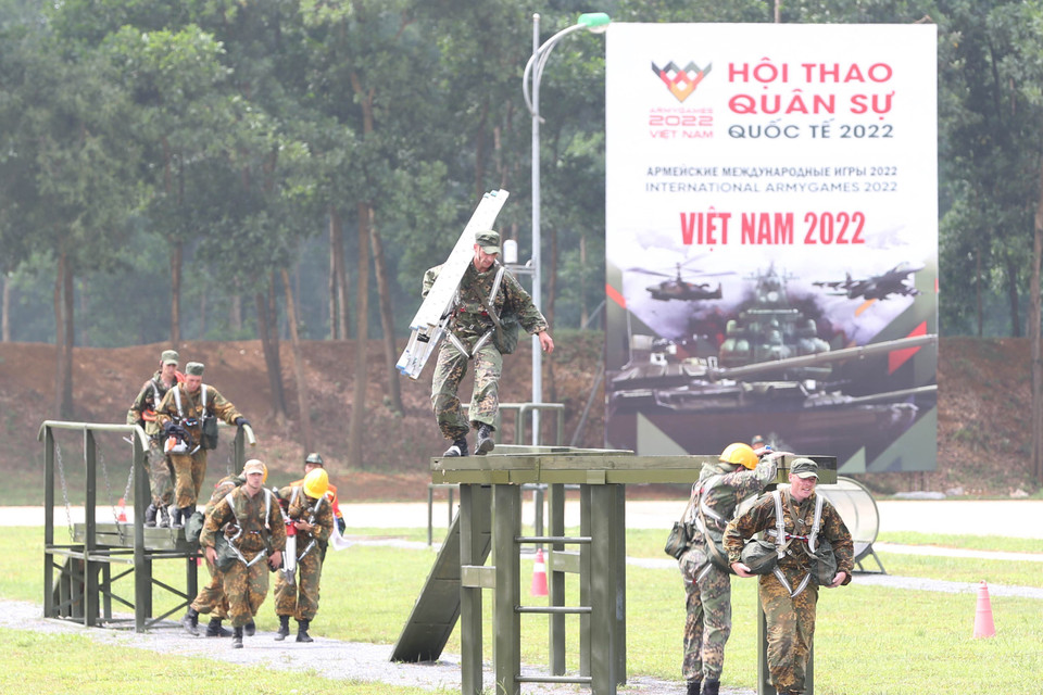 Các đội tham gia Cuộc thi “Vùng tai nạn.” (Ảnh: TTXVN phát)