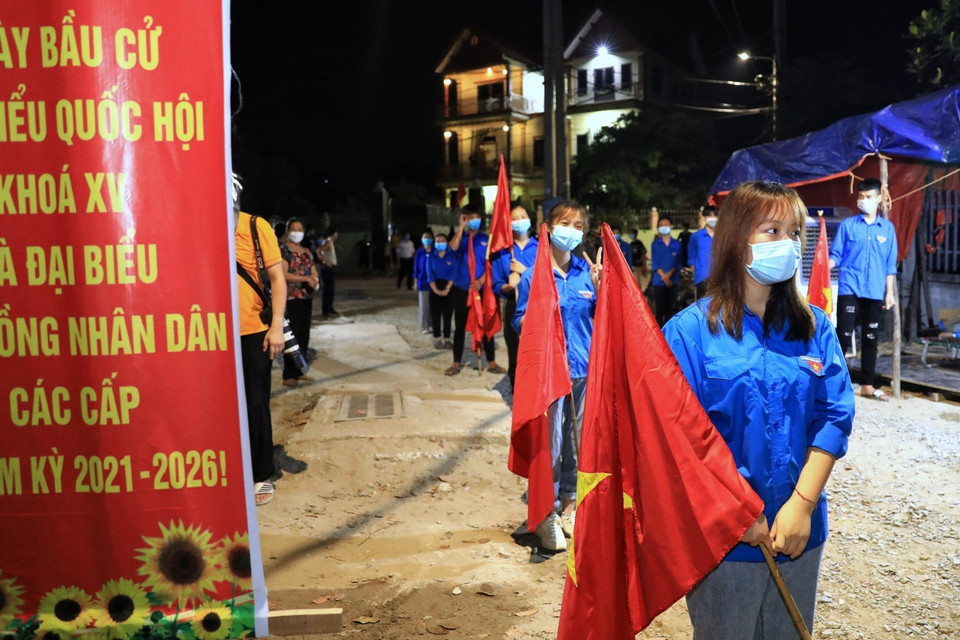 Sau lệnh dỡ bỏ cách ly thôn Lỗ Giao, người dân nơi đây đã trở lại trạng thái bình thường. (Ảnh: Thành Đạt/TTXVN) 