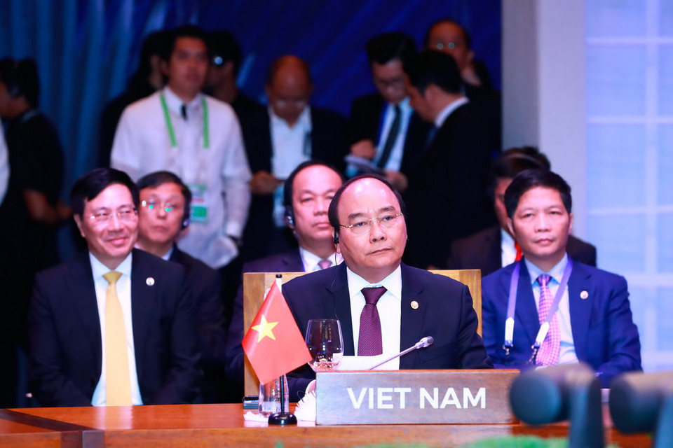 Thủ tướng Nguyễn Xuân Phúc tham dự Phiên toàn thể Hội nghị Cấp cao ASEAN lần thứ 30. (Ảnh: Thống Nhất/TTXVN)