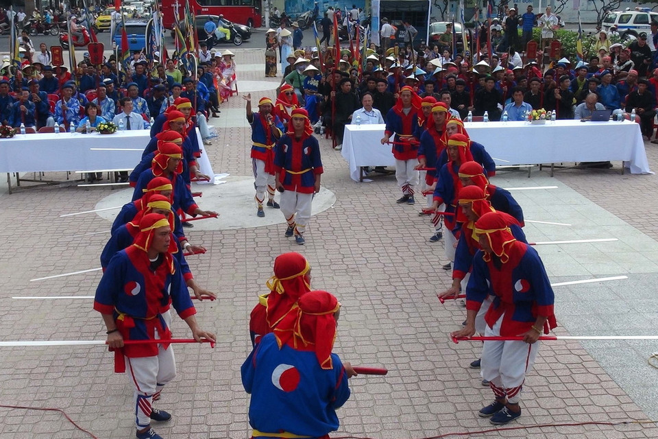 Biểu diễn hò Bá trạo tại lễ hội. (Ảnh: Nguyên Lý/TTXVN)