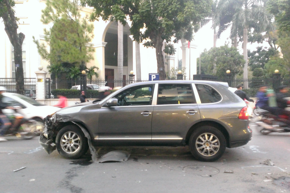 Chiếc Porsche gây ra vụ tai nạn