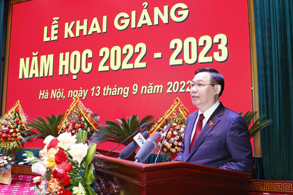 Chủ tịch Quốc hội Vương Đình Huệ phát biểu khai giảng năm học 2022-2023 của Học viện Quốc phòng. (Ảnh: Doãn Tấn/TTXVN)
