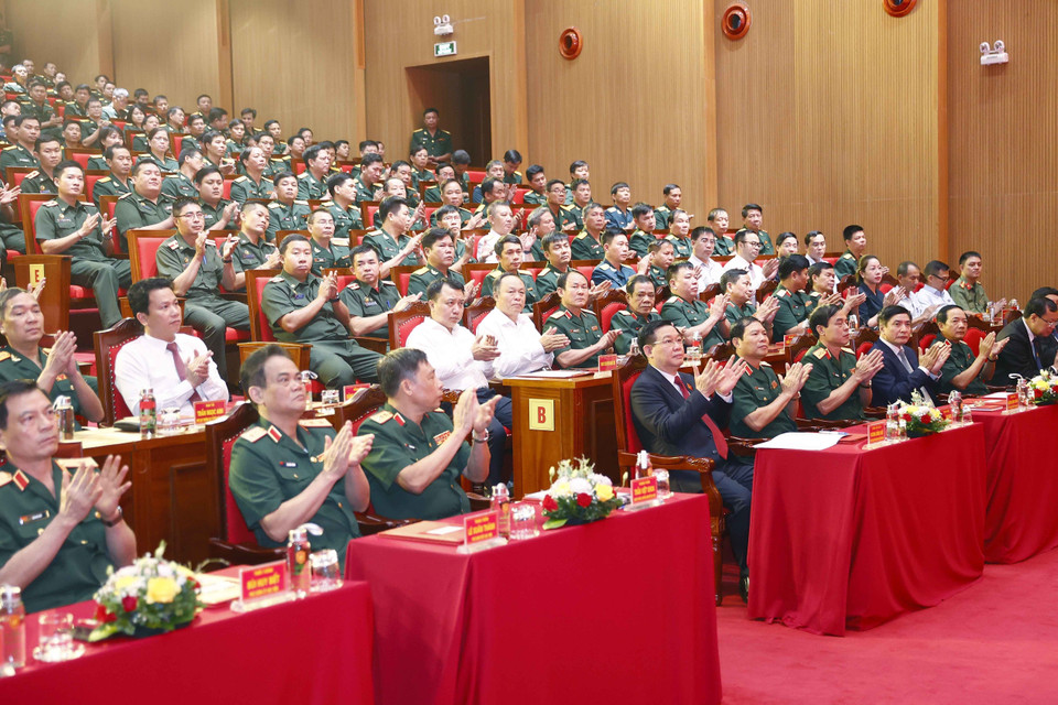 Chủ tịch Quốc hội Vương Đình Huệ và đại biểu dự Lễ khai giảng. (Ảnh: Doãn Tấn/TTXVN)