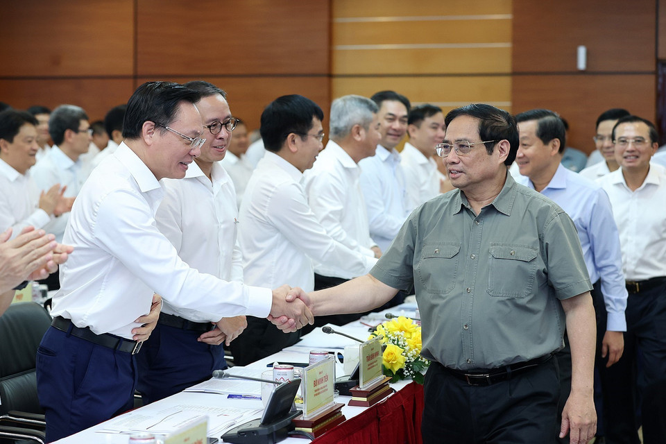 Thủ tướng Phạm Minh Chính với lãnh đạo Tập đoàn Dầu khí Quốc gia Việt Nam. (Ảnh: Dương Giang/TTXVN)