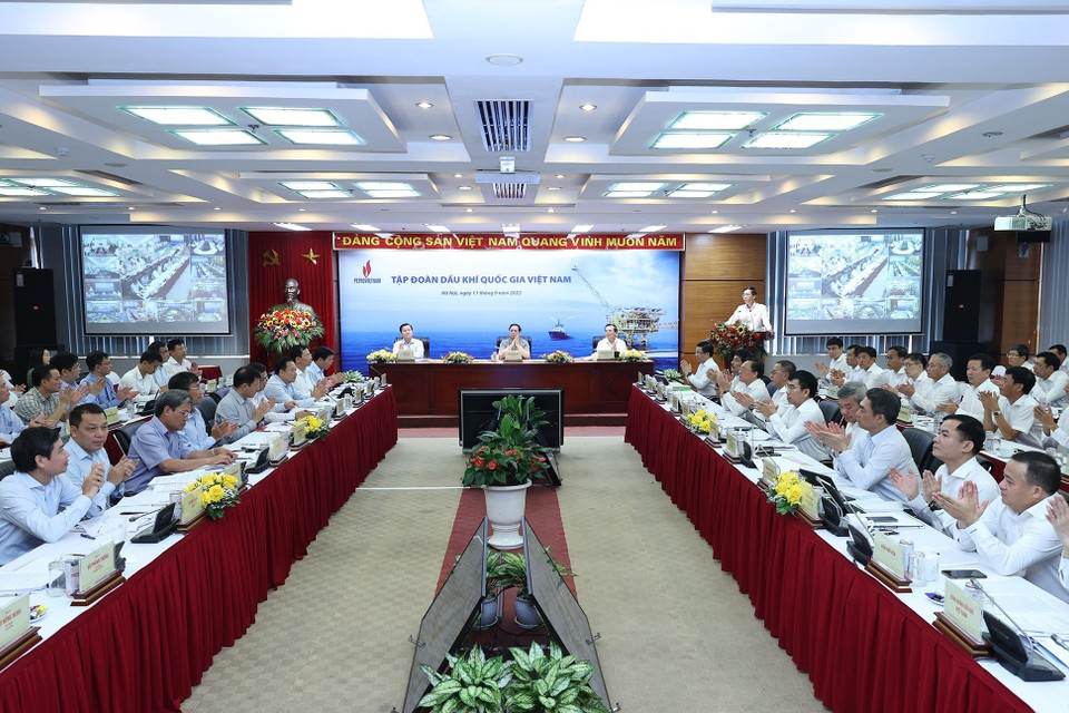 Thủ tướng Phạm Minh Chính chủ trì buổi làm việc với Tập đoàn Dầu khí Quốc gia Việt Nam. (Ảnh: Dương Giang/TTXVN)