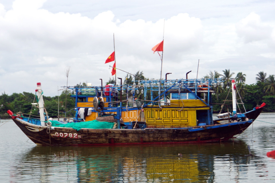 Tàu, thuyền đã được neo, đậu chắc chắn tại Âu thuyền xã Tam Tiến, huyện Núi Thành, Quảng Nam. (Ảnh: Trịnh Bang Nhiệm/TTXVN)