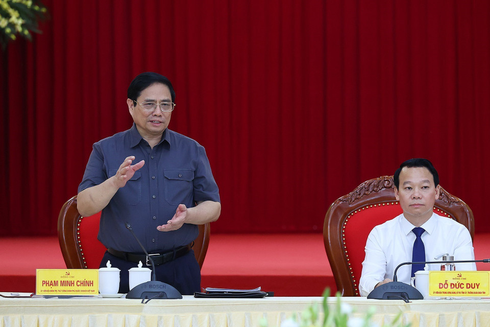 Thủ tướng Phạm Minh Chính làm việc với lãnh đạo chủ chốt tỉnh Yên Bái. (Ảnh: Dương Giang/TTXVN)