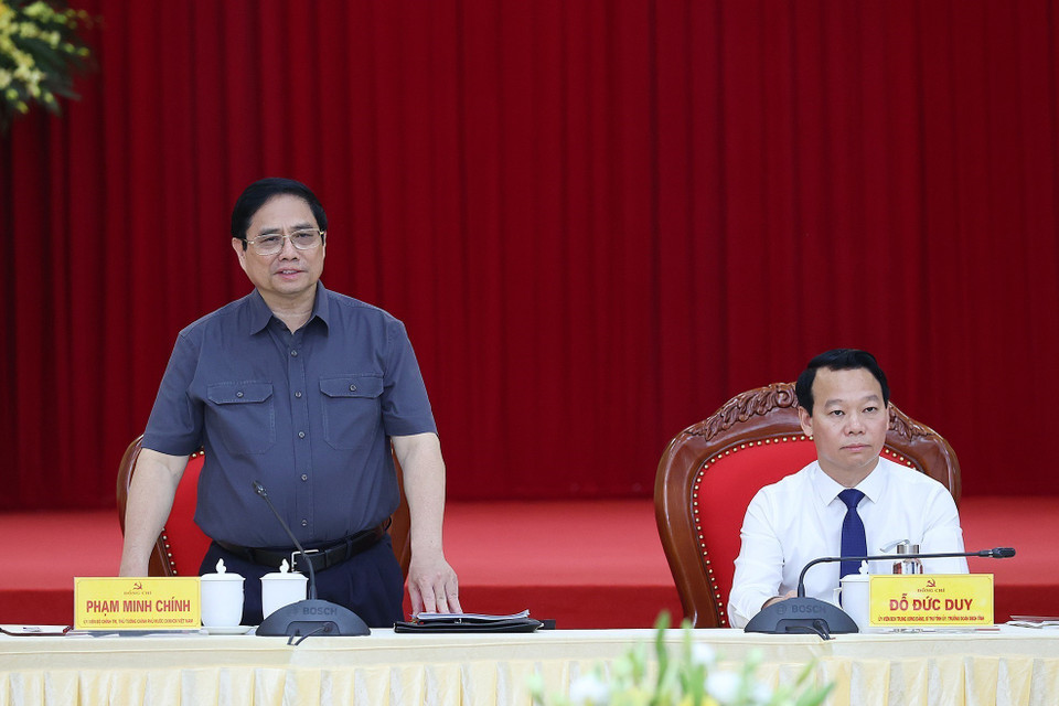 Thủ tướng Phạm Minh Chính làm việc với lãnh đạo chủ chốt tỉnh Yên Bái. (Ảnh: Dương Giang/TTXVN)
