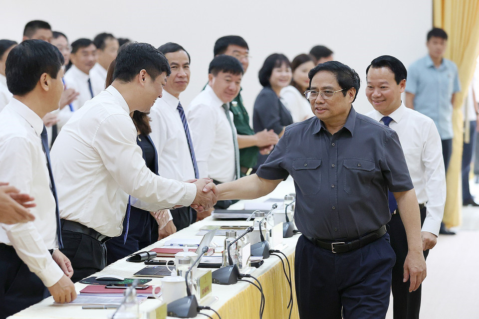 Thủ tướng Phạm Minh Chính với các đại biểu tham dự buổi làm việc. (Ảnh: Dương Giang/TTXVN)