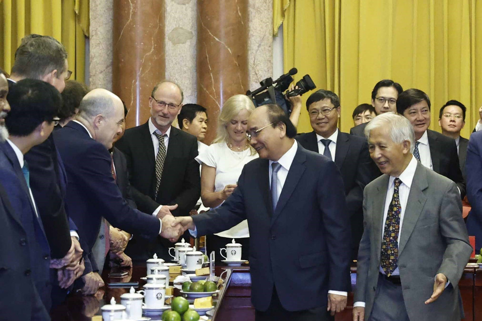 Chủ tịch nước Nguyễn Xuân Phúc với các đại biểu. (Ảnh: Thống Nhất/TTXVN)