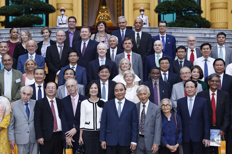 Chủ tịch nước Nguyễn Xuân Phúc với các đại biểu (Ảnh: Thống Nhất/TTXVN)