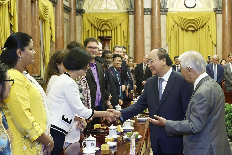 Chủ tịch nước Nguyễn Xuân Phúc với các đại biểu. (Ảnh: Thống Nhất/TTXVN)