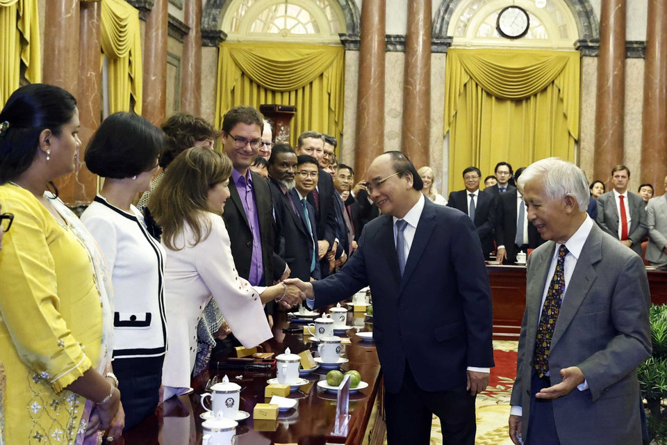 Chủ tịch nước Nguyễn Xuân Phúc với các đại biểu. (Ảnh: Thống Nhất/TTXVN)