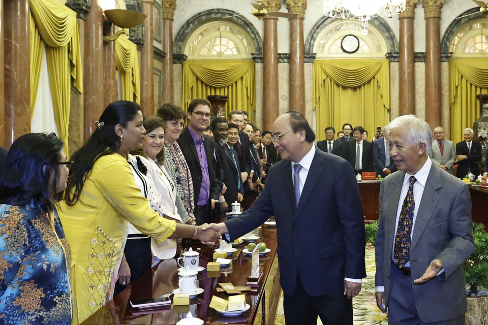 Chủ tịch nước Nguyễn Xuân Phúc với các đại biểu. (Ảnh: Thống Nhất/TTXVN)