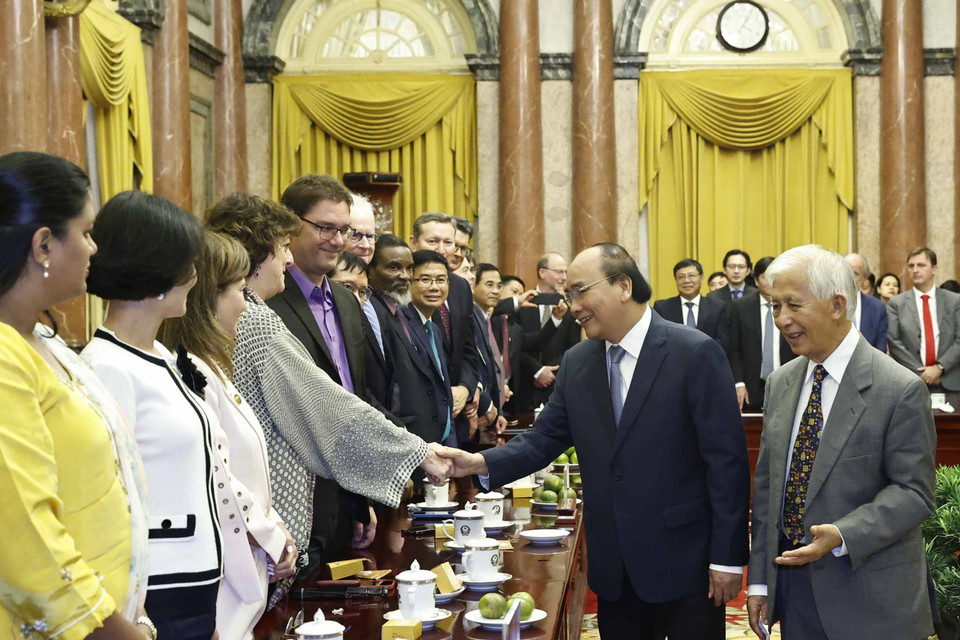 Chủ tịch nước Nguyễn Xuân Phúc với các đại biểu. (Ảnh: Thống Nhất/TTXVN)