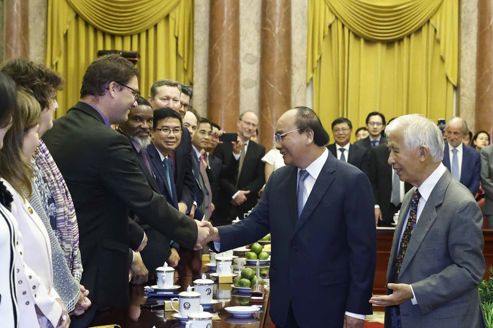 Chủ tịch nước Nguyễn Xuân Phúc với các đại biểu. (Ảnh: Thống Nhất/TTXVN)