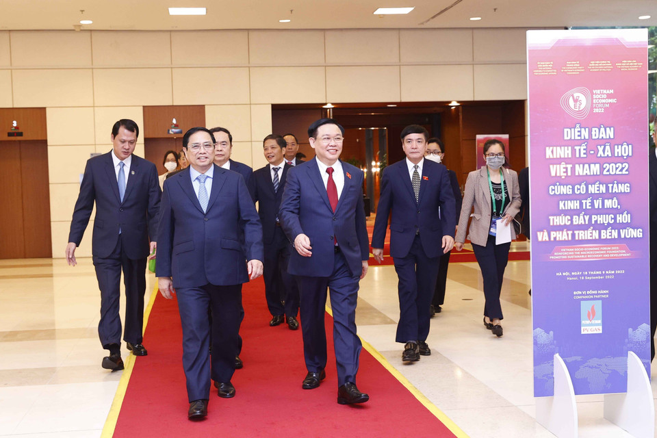 Thủ tướng Phạm Minh Chính, Chủ tịch Quốc hội Vương Đình Huệ dự diễn đàn. (Ảnh: Doãn Tấn/TTXVN)