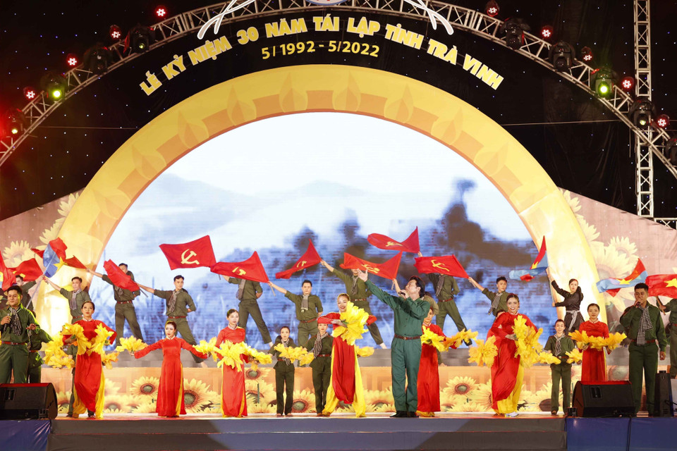 Chủ tịch Quốc hội Vương Đình Huệ và đại biểu dự lễ kỷ niệm.(Ảnh: Doãn Tấn/TTXVN)