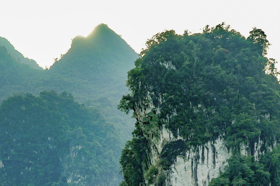 Phong cảnh sơn thủy hữu tình ở vùng "vịnh" Huổi Só. (Ảnh: Xuân Tư/TTXVN)