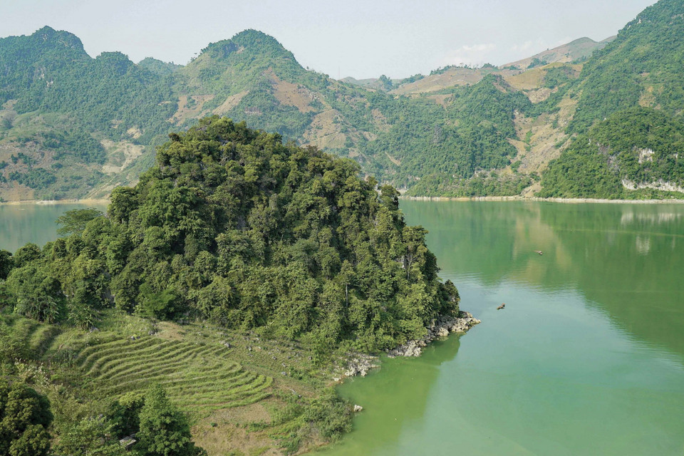 Phong cảnh sơn thủy hữu tình ở Huổi Só. (Ảnh: Xuân Tư/TTXVN)