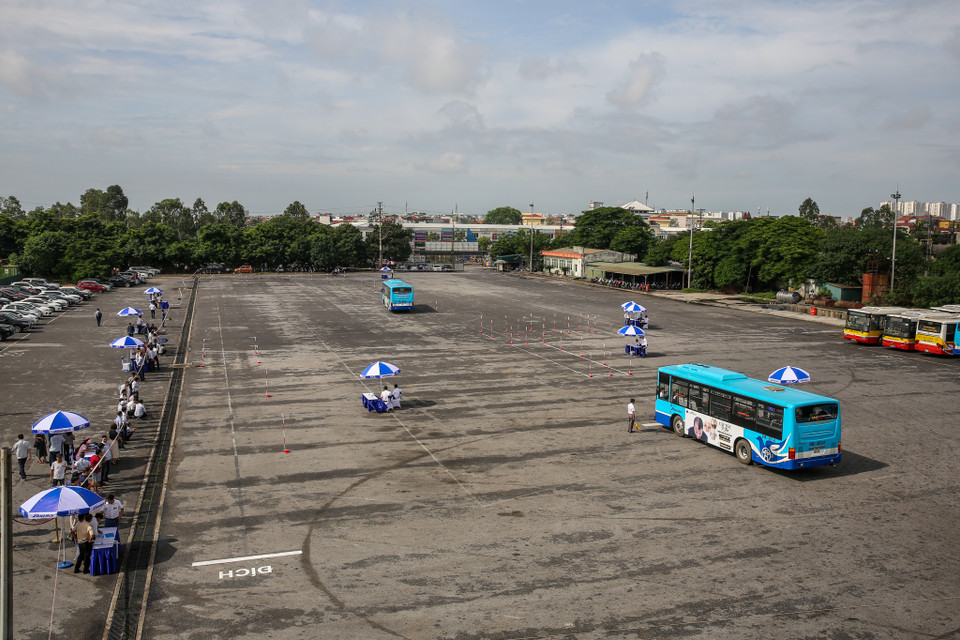 Đối với phần thi thực hành, mỗi tuyển thủ phải trải qua 10 bài thi liên hoàn theo sơ đồ do Ban tổ chức bố trí. (Ảnh: Minh Sơn/Vietnam+)