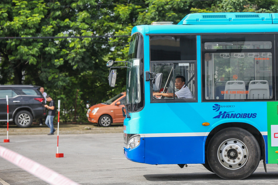 Hội thi cũng góp phần nâng cao tinh thần trách nhiệm, ý thức trong lao động với mục tiêu đem tới cho hành khách, nhân dân một hình ảnh mới về người lái xe buýt văn minh, lịch sự, thân thiện và nhiệt tình. (Ảnh: Minh Sơn/Vietnam+)
