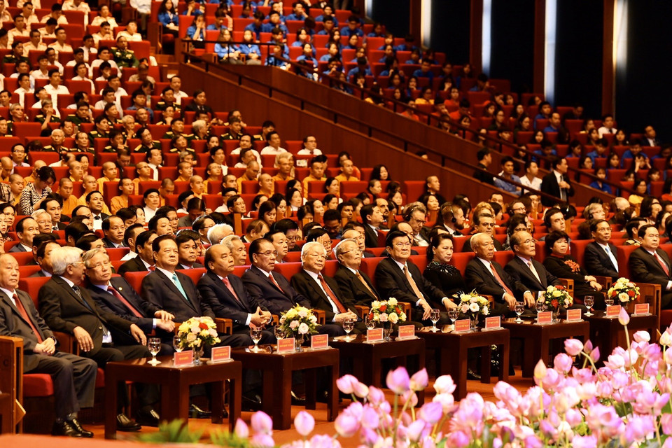 Lễ Kỷ niệm có khoảng 2.000 đại biểu gồm các vị lãnh đạo, nguyên lãnh đạo Đảng, Nhà nước, Ủy ban Trung ương Mặt trận Tổ quốc Việt Nam; các Ủy viên Ban Chấp hành Trung ương Đảng công tác tại Hà Nội; đại diện lãnh đạo các Ủy ban Thường vụ Quốc hội, các ban, bộ, ngành, đoàn thể trung ương; đại biểu các tỉnh, thành phố; trưởng các cơ quan ngoại giao và tổ chức quốc tế tại Hà Nội…(Ảnh: PV/Vietnam+)