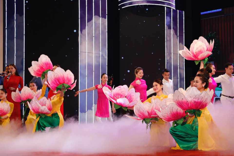 Chương trình nghệ thuật chào mừng buổi lễ. (Ảnh: Trọng Đức/TTXVN)