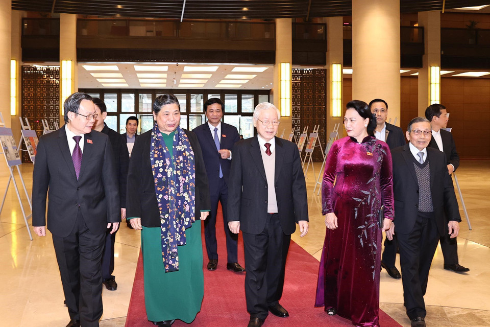 Tổng Bí thư, Chủ tịch nước Nguyễn Phú Trọng, Chủ tịch Quốc hội Nguyễn Thị Kim Ngân và các đại biểu tại buổi gặp mặt. (Ảnh: Trọng Đức/TTXVN)