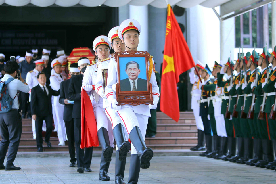 Nghi thức di quan nguyên Phó Thủ tướng Nguyễn Khánh về nơi an nghỉ cuối cùng. (Ảnh: An Đăng/TTXVN)