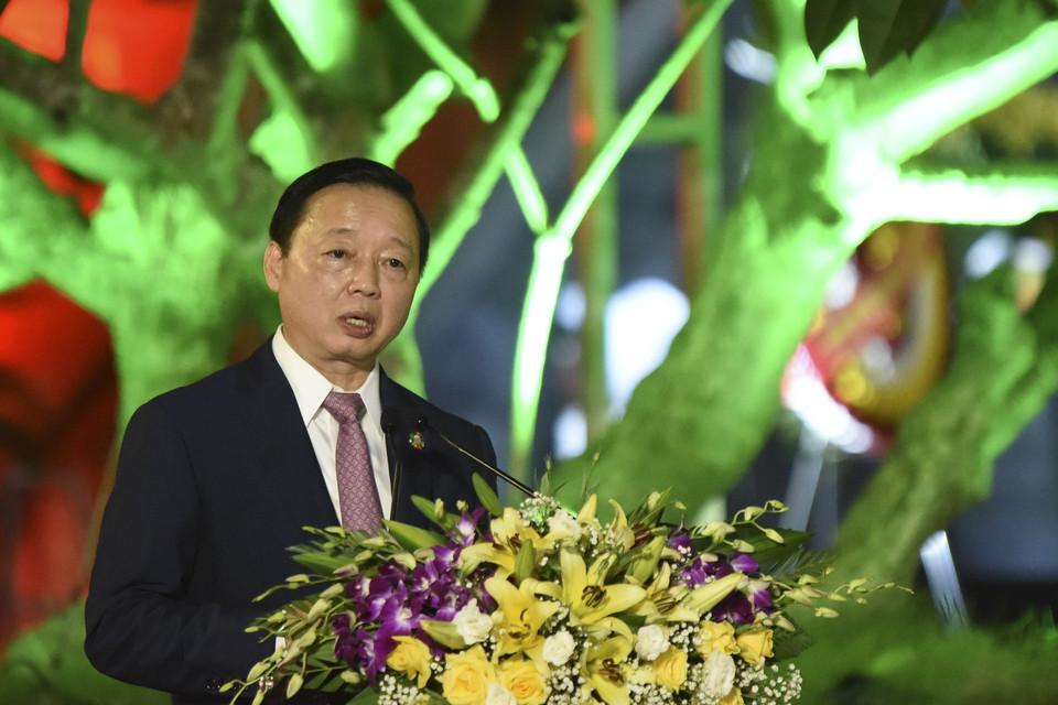 Phó Thủ tướng Chính phủ Trần Hồng Hà phát biểu tại chương trình ở đầu cầu Điện Biên. (Ảnh: Xuân Tư/TTXVN)