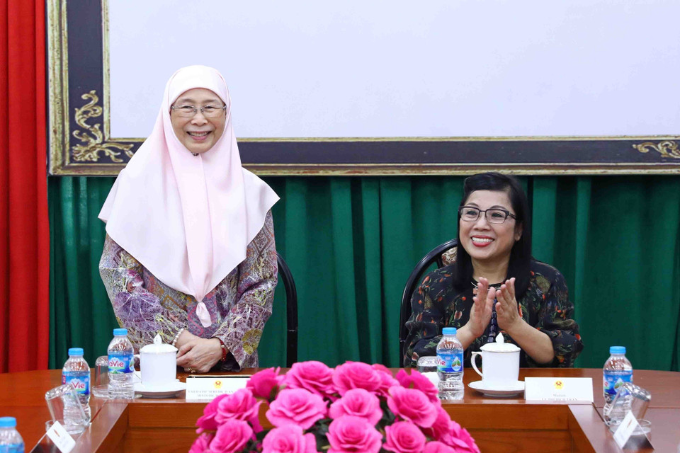 Phu nhân Thủ tướng Malaysia, bà Dato’ Seri Dr. Wan Azizah binti Dr. Wan Ismail phát biểu. (Ảnh: Phạm Kiên/TTXVN)