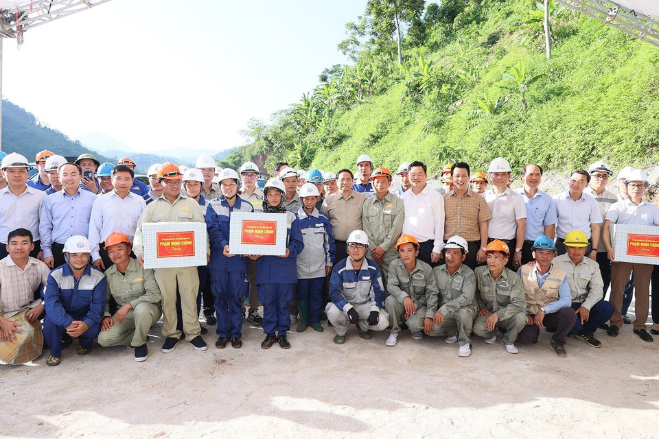 Hiện nay, đoạn tuyến thành phố Bắc Kạn-hồ Ba Bể, với chiều dài 39km, tổng mức đầu tư 2.337,809 tỷ đồng và đã triển khai thi công từ tháng 4/2022, đạt 60% khối lượng. (Ảnh: Dương Giang/TTXVN)