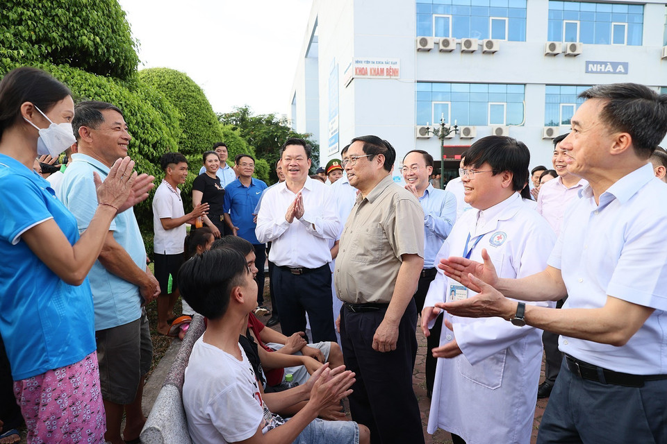 Thủ tướng đề nghị tỉnh và ngành y tế Bắc Kạn tiếp tục củng cố hệ thống bảo vệ, chăm sóc sức khỏe nhân dân. (Ảnh: Dương Giang/TTXVN)