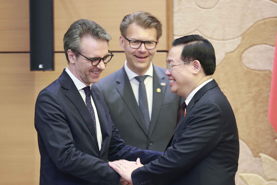 Chủ tịch Quốc hội Vương Đình Huệ với các đại biểu.(Ảnh: Doãn Tấn/TTXVN)