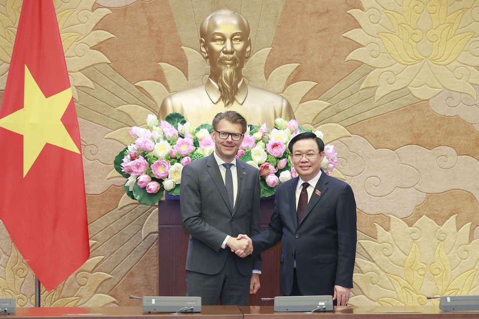 Chủ tịch Quốc hội Vương Đình Huệ với Ngài Daniel Caspary, Chủ tịch Đoàn Nghị sỹ phụ trách quan hệ với các quốc gia Đông Nam Á và ASEAN (DASE) của Nghị viện châu Âu (EP).(Ảnh: Doãn Tấn/TTXVN)