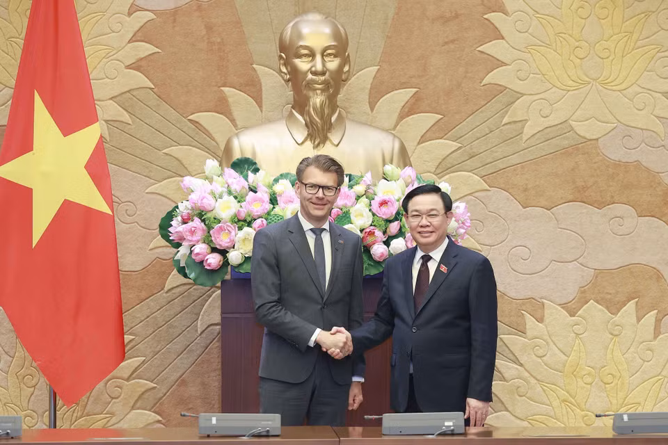 Chủ tịch Quốc hội Vương Đình Huệ với Ngài Daniel Caspary, Chủ tịch Đoàn Nghị sỹ phụ trách quan hệ với các quốc gia Đông Nam Á và ASEAN (DASE) của Nghị viện châu Âu (EP).(Ảnh: Doãn Tấn/TTXVN)