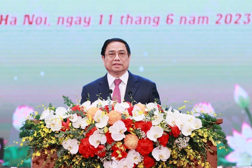 Thủ tướng Phạm Minh Chính phát biểu tại Hội nghị biểu dương, tôn vinh điển hình tiên tiến toàn quốc. (Ảnh: Dương Giang/TTXVN)