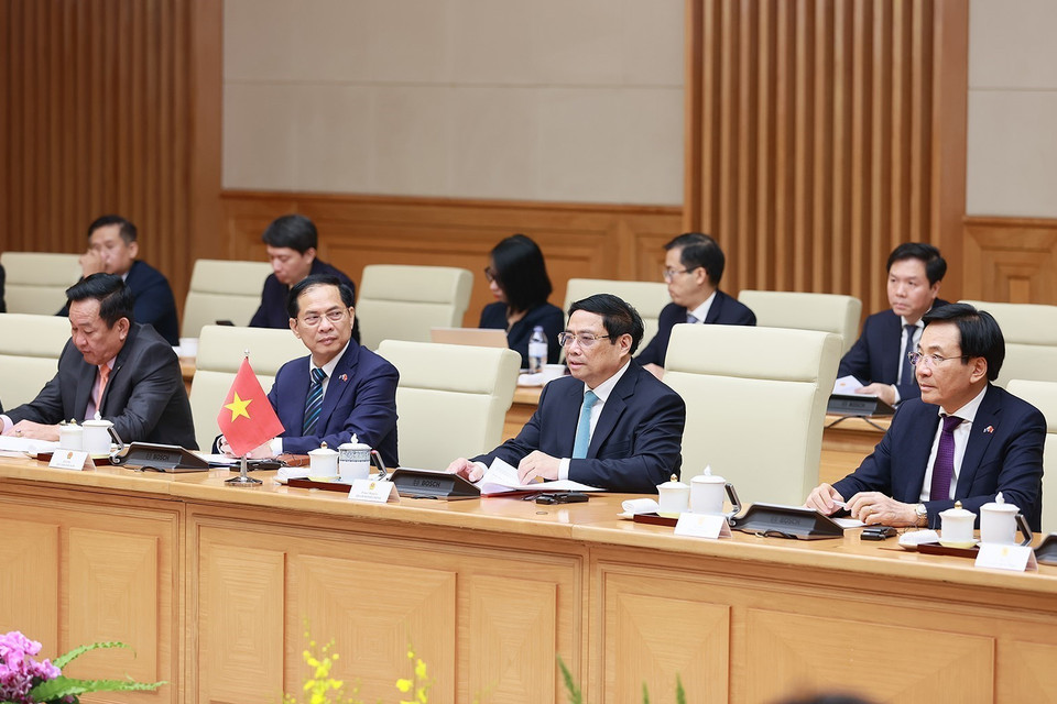 Thủ tướng Phạm Minh Chính và các thành viên đoàn Việt Nam tại cuộc hội đàm với Thủ tướng Australia Anthony Albanese.(Ảnh: Dương Giang/TTXVN)