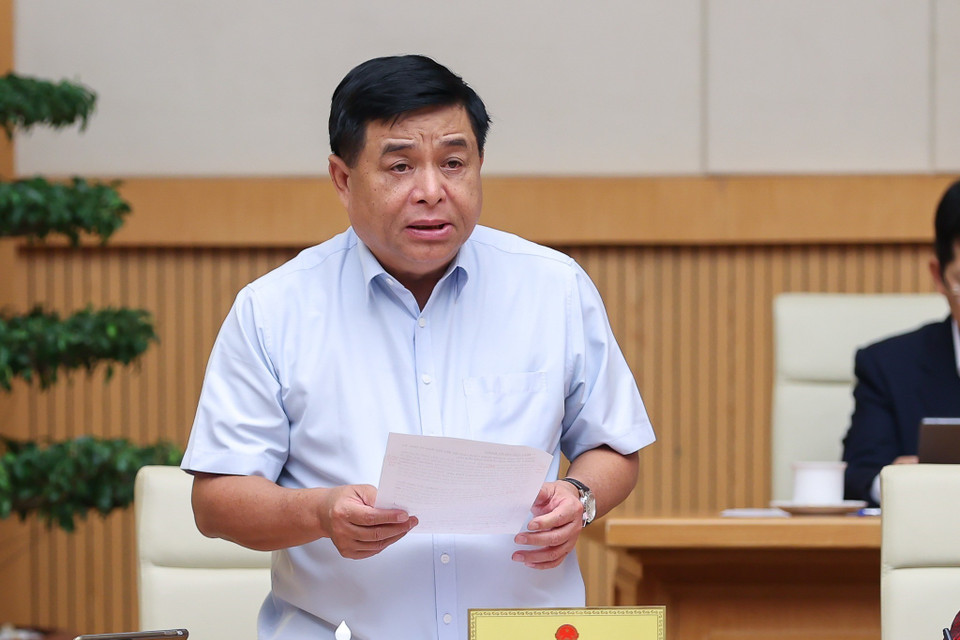 Bộ trưởng Bộ Kế hoạch và Đầu tư Nguyễn Chí Dũng báo cáo công tác truyền thông chính sách của Bộ. (Ảnh: Dương Giang/TTXVN)