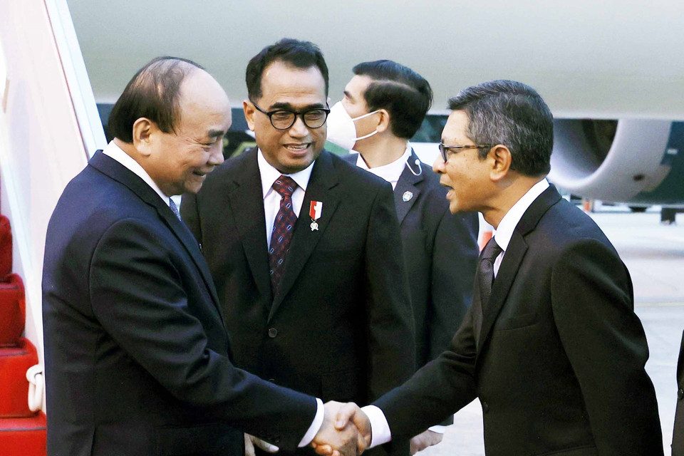 Lễ đón Chủ tịch nước Nguyễn Xuân Phúc tại sân bay quốc tế Soekarno-Hatta, Jakarta, Indonesia. (Ảnh: Thống Nhất/TTXVN)