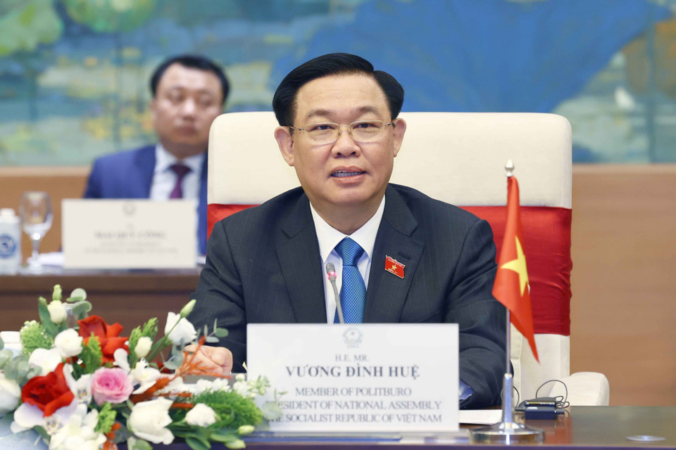 Chủ tịch Quốc hội Vương Đình Huệ hội đàm Chủ tịch Thượng viện Vương quốc Campuchia Samdech Say Chhum. (Ảnh: Doãn Tấn/TTXVN)