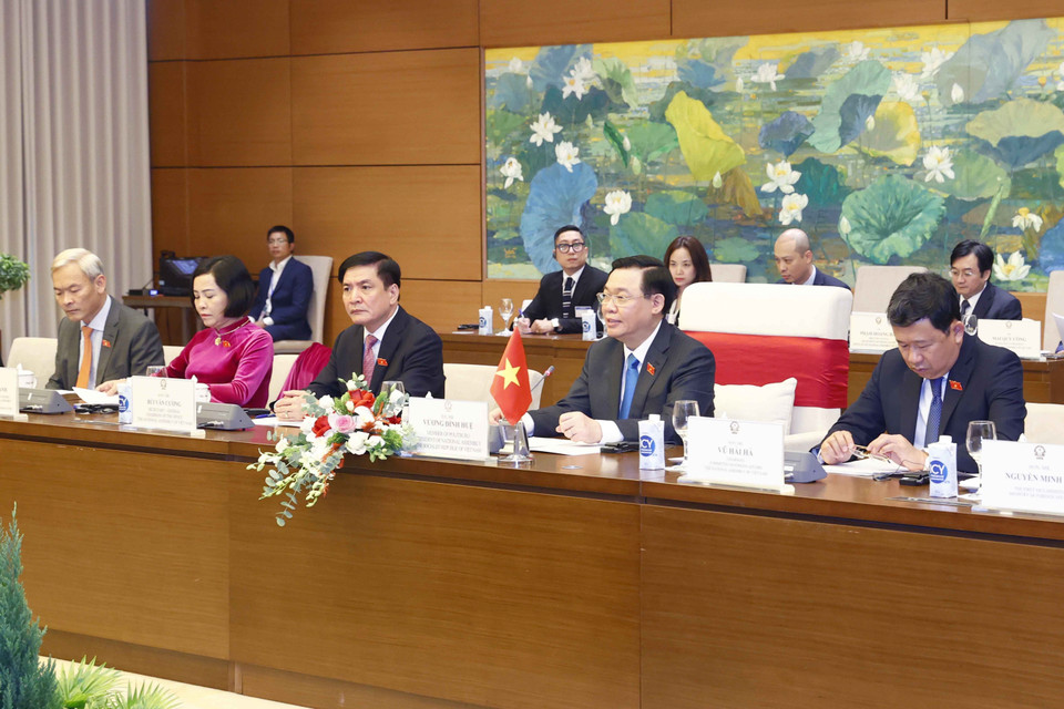 Chủ tịch Quốc hội Vương Đình Huệ hội đàm Chủ tịch Thượng viện Vương quốc Campuchia Samdech Say Chhum. (Ảnh: Doãn Tấn/TTXVN)